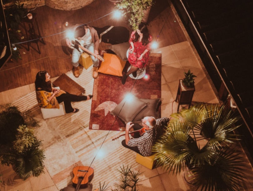 Meeting auf einer Terrasse